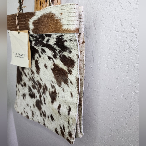 NEW The Shanty Corporation Hunter Cowhide Shoulder Tote - Picture 3 of 12